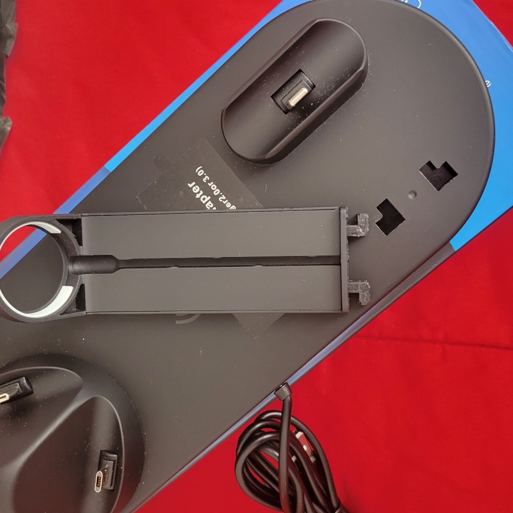 Multi-Functional Wireless Charging Dock - Picture 6 of 8